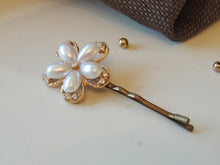 Vintage Flower Pearls