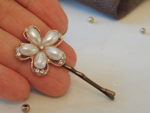 Vintage Flower Pearls
