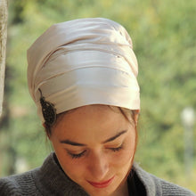 Ivory Stretched Satin Sinar