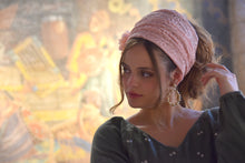 Roza Stunning Lace Flower