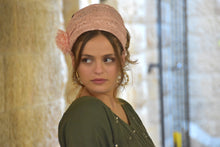 Roza Stunning Lace Flower