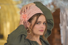 Roza Stunning Lace Flower