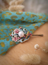Pearl & Blossom Tichel Pin Hair